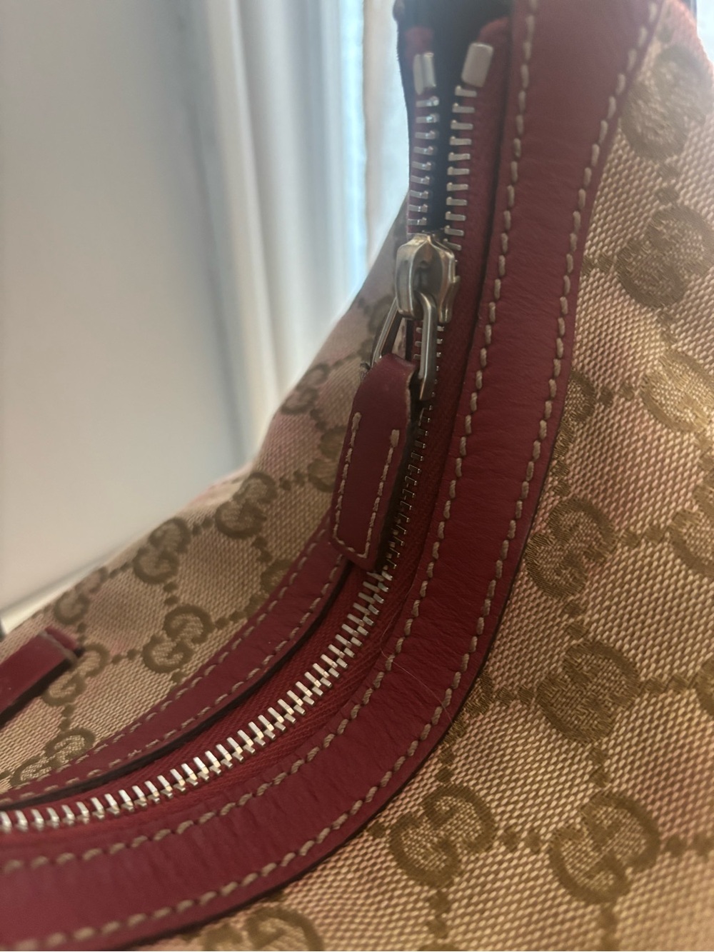 Gucci Beige GG Canvas hobo Shoulder /crossbody Bag with red Trim - Picture 11 of 16